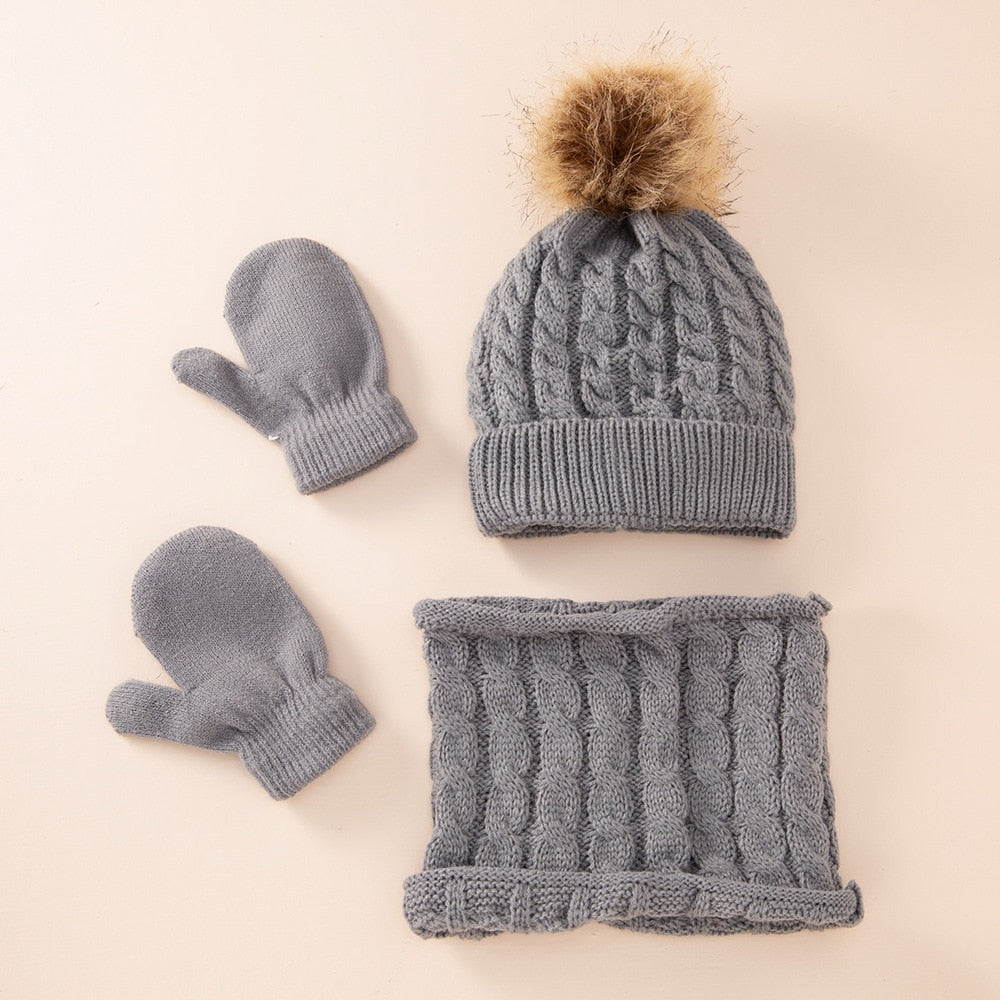 Conjunto de guantes y gorro.