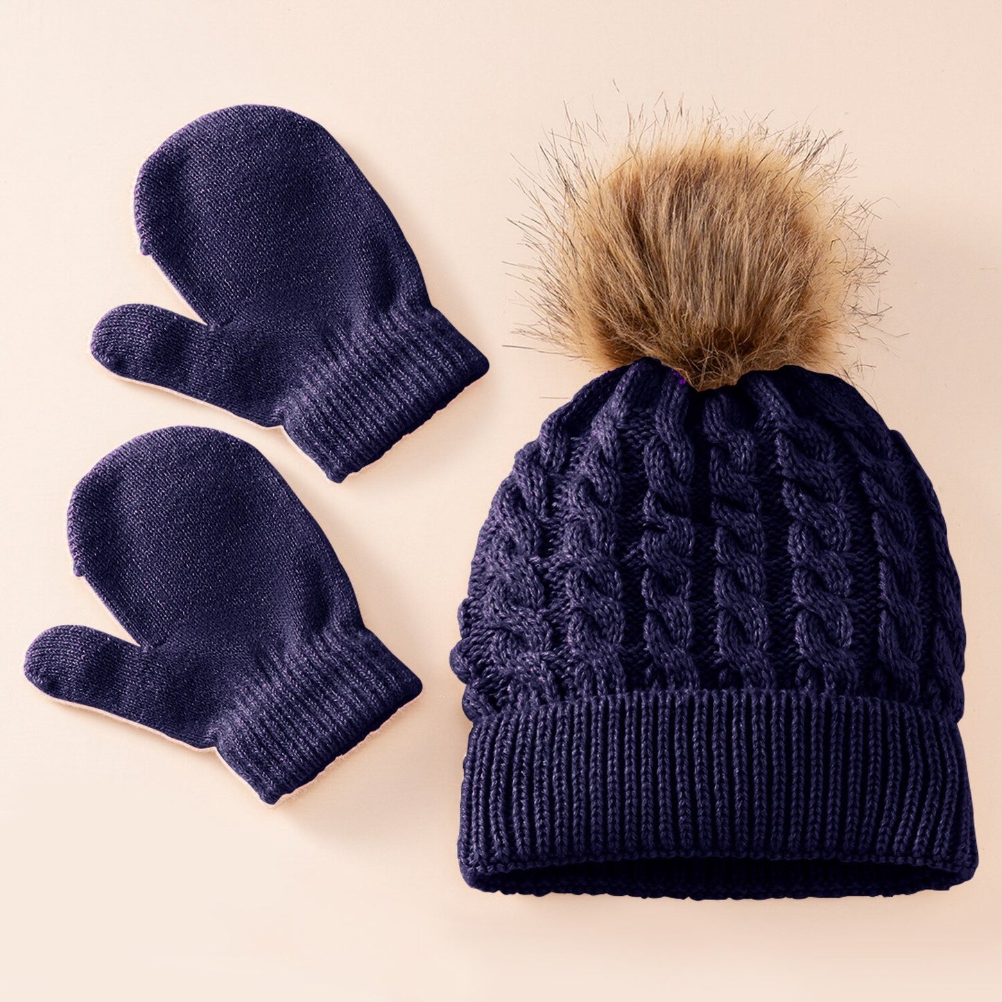 Conjunto de guantes y gorro.